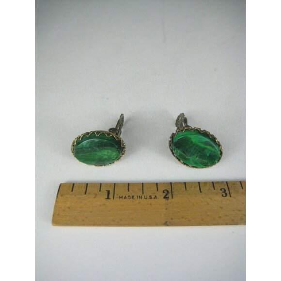 Vintage Green Plastic Clip On Earrings Gold Tone Oval Jewelry Faux Stone 1 inch - Picture 4 of 6